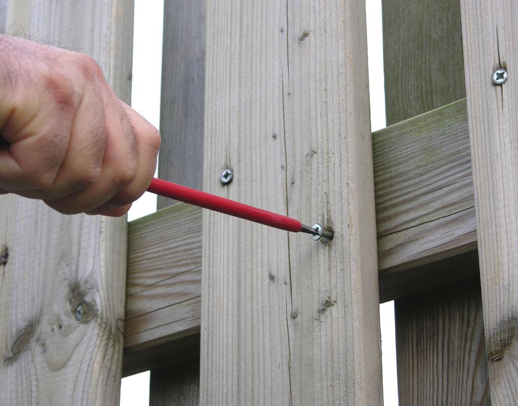 handyman doing fence repair